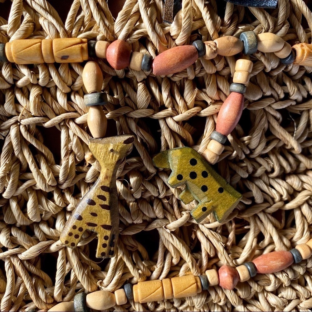 St. John's Bay Beaded Straw Shoulder/Tote Wooden Animal Beads - Picture 4 of 10